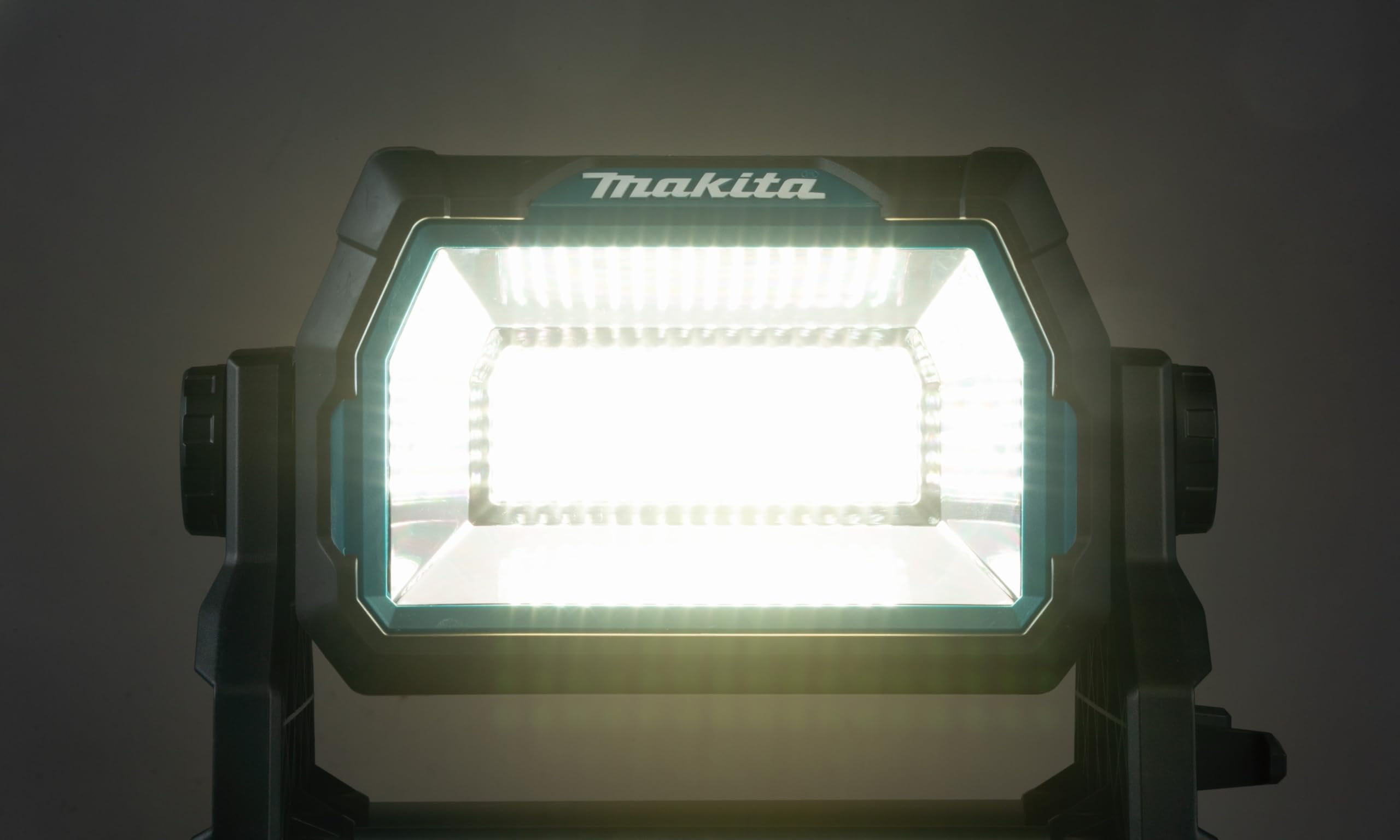 Makita DML809 LED-Baustrahler 14,4V-18V, 230V (ohne Akku & Ladegerät)