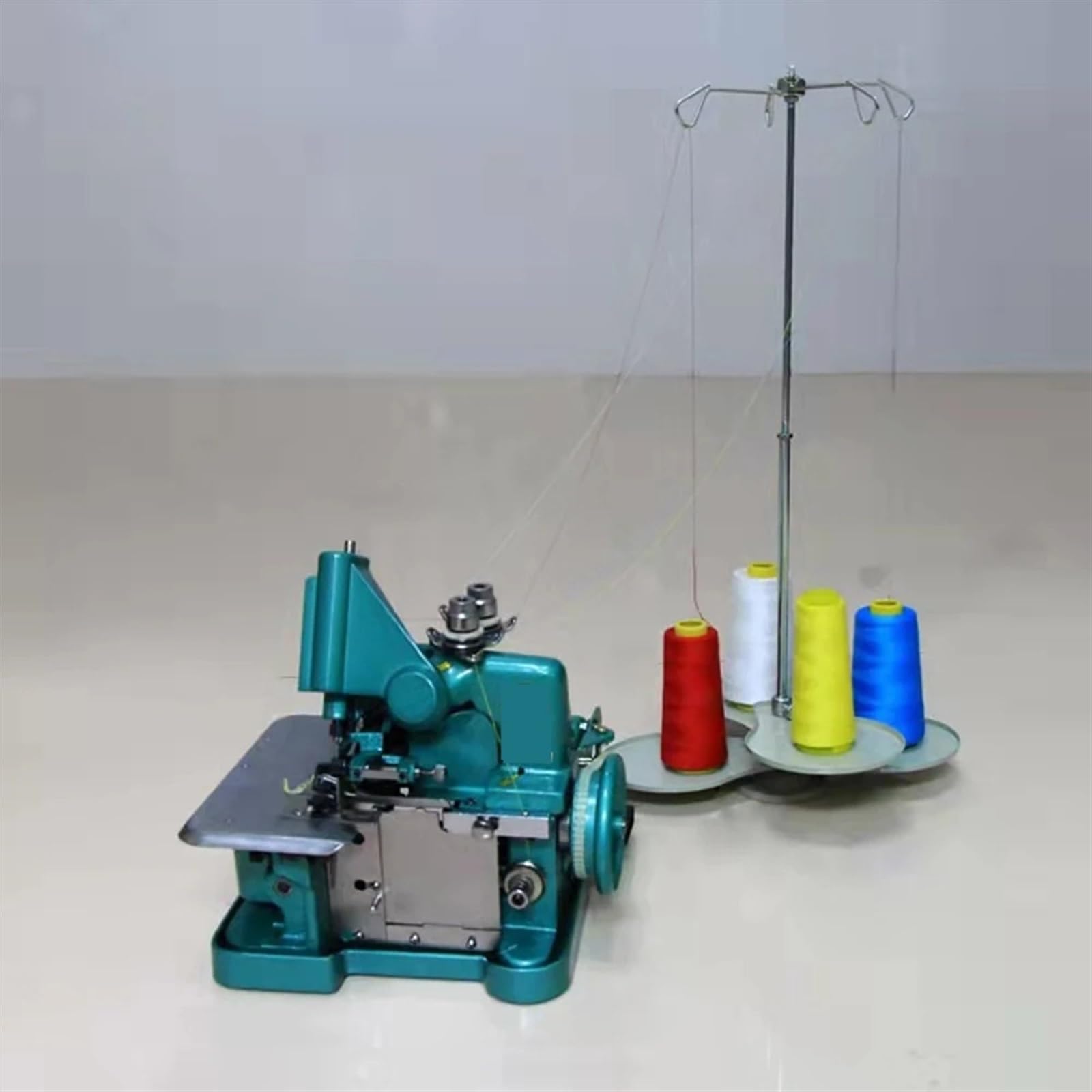 Maszyna do szycia overlock, mała, czteronitkowa, trzynitkowa, obszywanie, staromodna, overlockowa, maszyna do szycia overlock