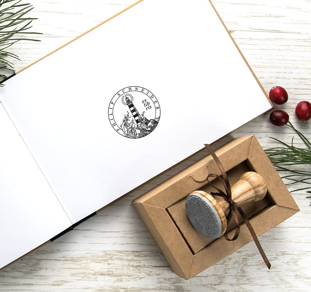 Ex Libris Sello Personalizable para Libros – Faro y Mar en Tormenta – Regalo Artístico en Caja Elegante