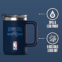 Vista 4 de Hydrapeak x Taza de café aislada de Minnesota Timberwolves con licencia oficial de la NBA de 18 onzas con tapa abatible y asa para viajes