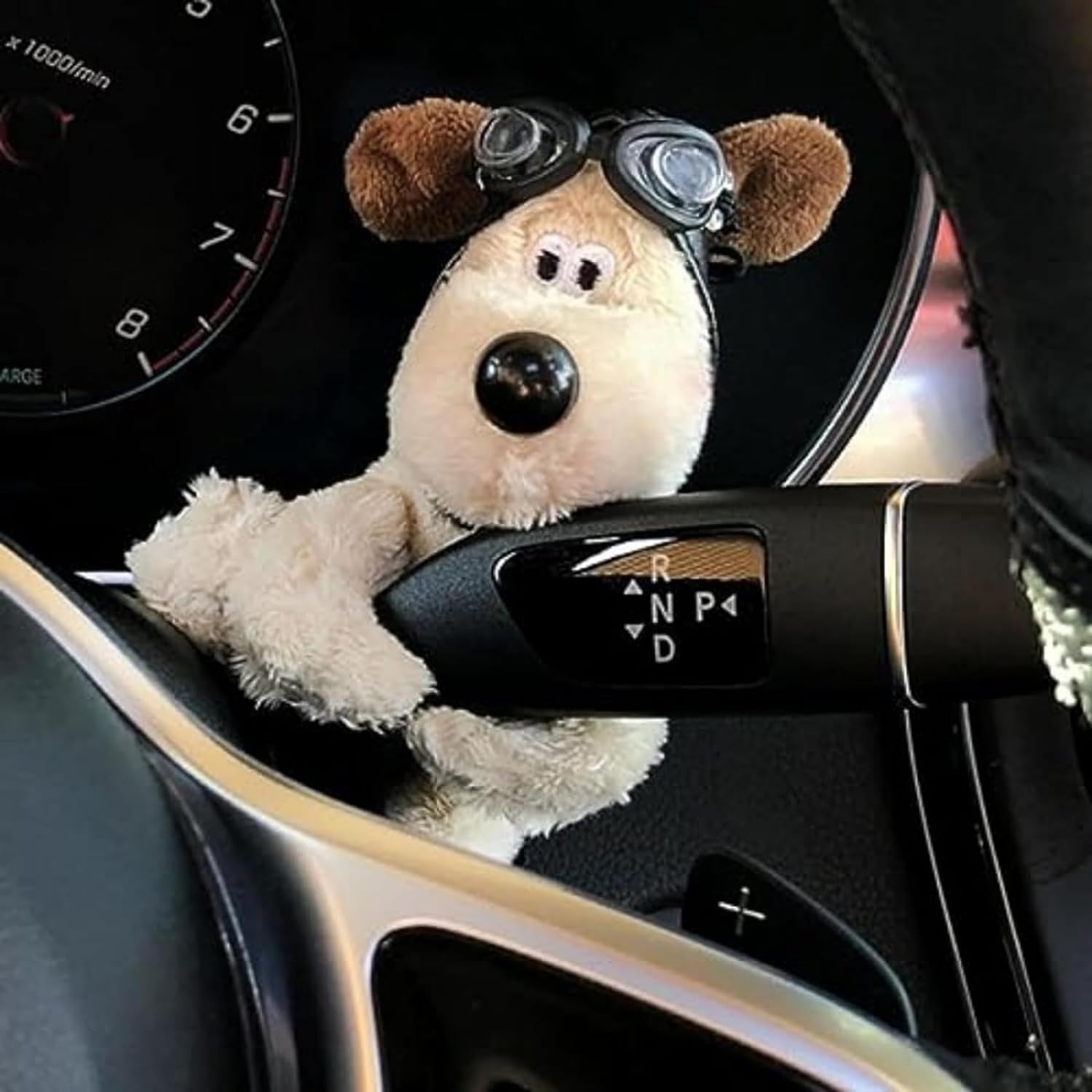面白い犬のぬいぐるみ車のワイパーシフトハンドル装飾人形、プレミアムかわいい車のダッシュボード装飾犬車の装飾品、車のインテリアダッシュボード用のかわいい犬の装飾品 (茶色の帽子)