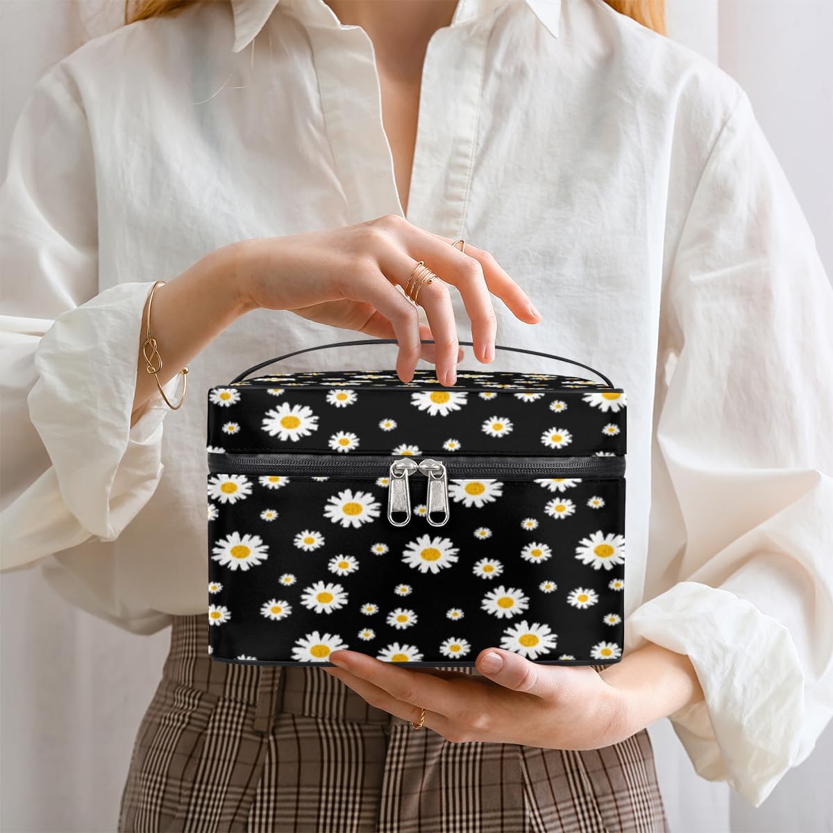 Makeup Bag Large Daisy Black Toiletry Bag for Women Travel Cosmetic Bag Portable Makeup Bag for Bottles Brushes Lipstick Skin Care