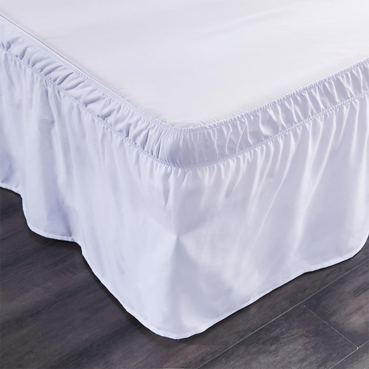 Gonna Copri Letto Matrimoniale Bianca in Poliestere Fascia Elastica e Design Arricciato Elegante per Protezione Completa e Uso Semplice in Casa o Hotel