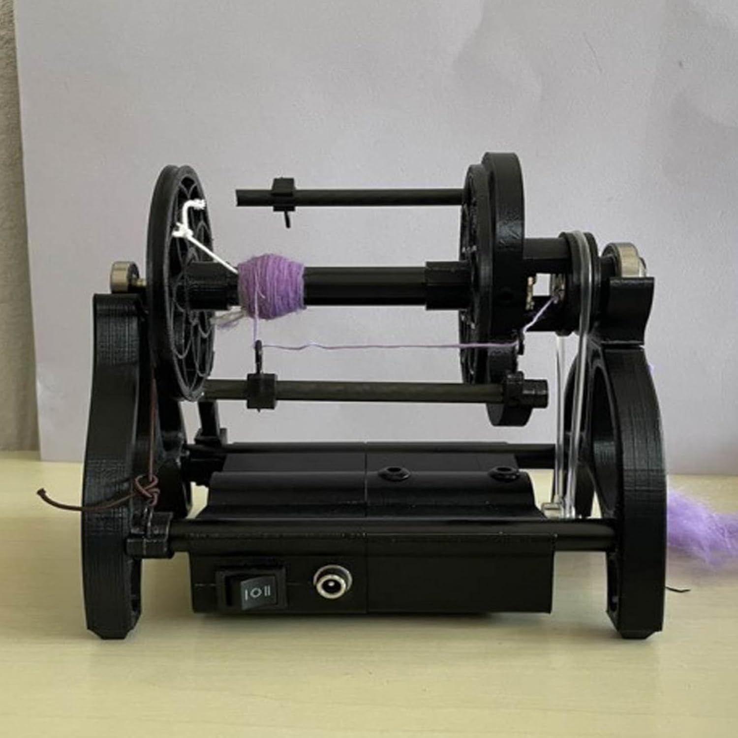Adjustable Speed Wool Yarn Winding Machine,12v Yarn Spinning Wheel, 800rpm 4 Ounce Capacity, Forward/Reverse Switching, with 3 Spools for Yarn Weaving DIY