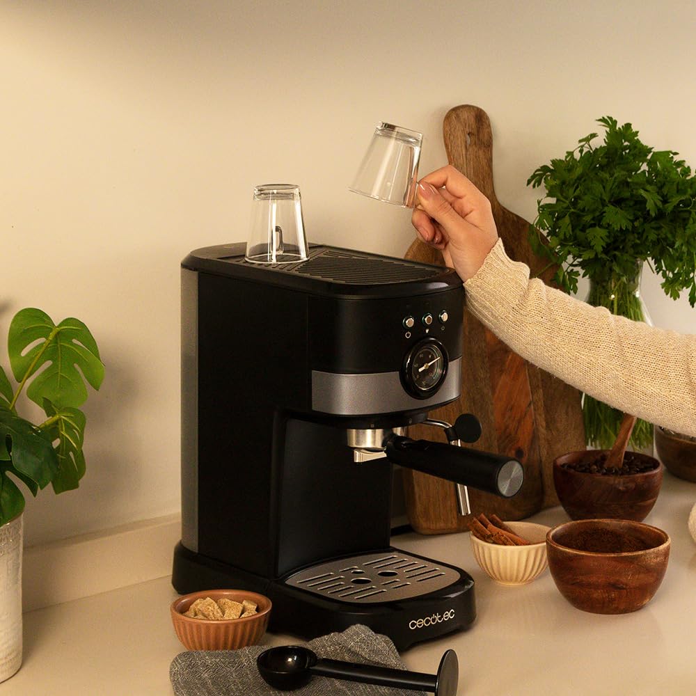 Cecotec Macchina da Caffè Espresso Power Espresso 20 Pecan Pro. 1100 W, Tecnologia ForceAroma da 20 bar, Vaporizzatore Orientabile, Braccio Doppio, Piastra Riscaldatrice per Tazze