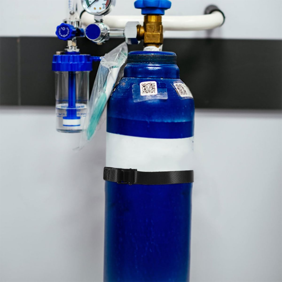 FRCOLOR Propangastankhalterung mit Sicherheitskette Gaszylinder Robuste Kunststoffkonstruktion Flexibel Einsetzbar als Gasflaschenfuß und Flaschenträgerständer
