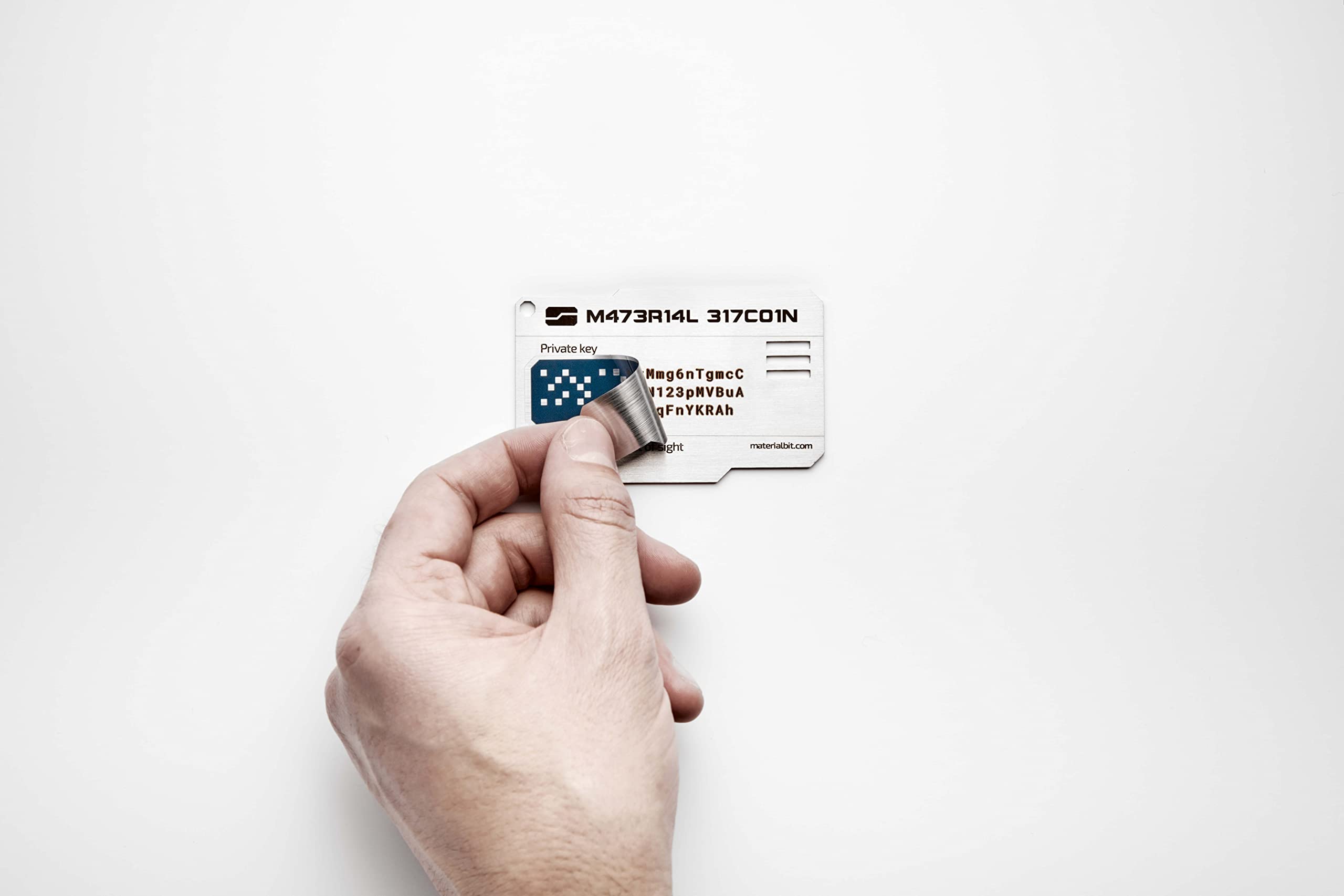 MATERIAL BITCOIN Camouflage Plate - Physical Bitcoin Wallet - Impossible to  hack - Designed to last 200 years - Manufactured under strict security and  privacy measures: Amazon.de: Stationery & Office Supplies