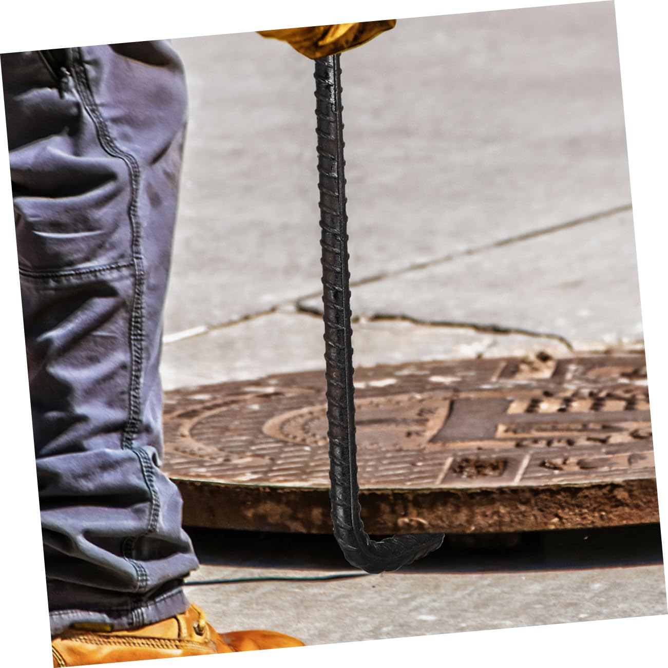 HOOTNEE Manhole Lifting Keys Metal Drain Lifter Hooks Sturdy T-Shape Well Cover Puller for Easy Lifting