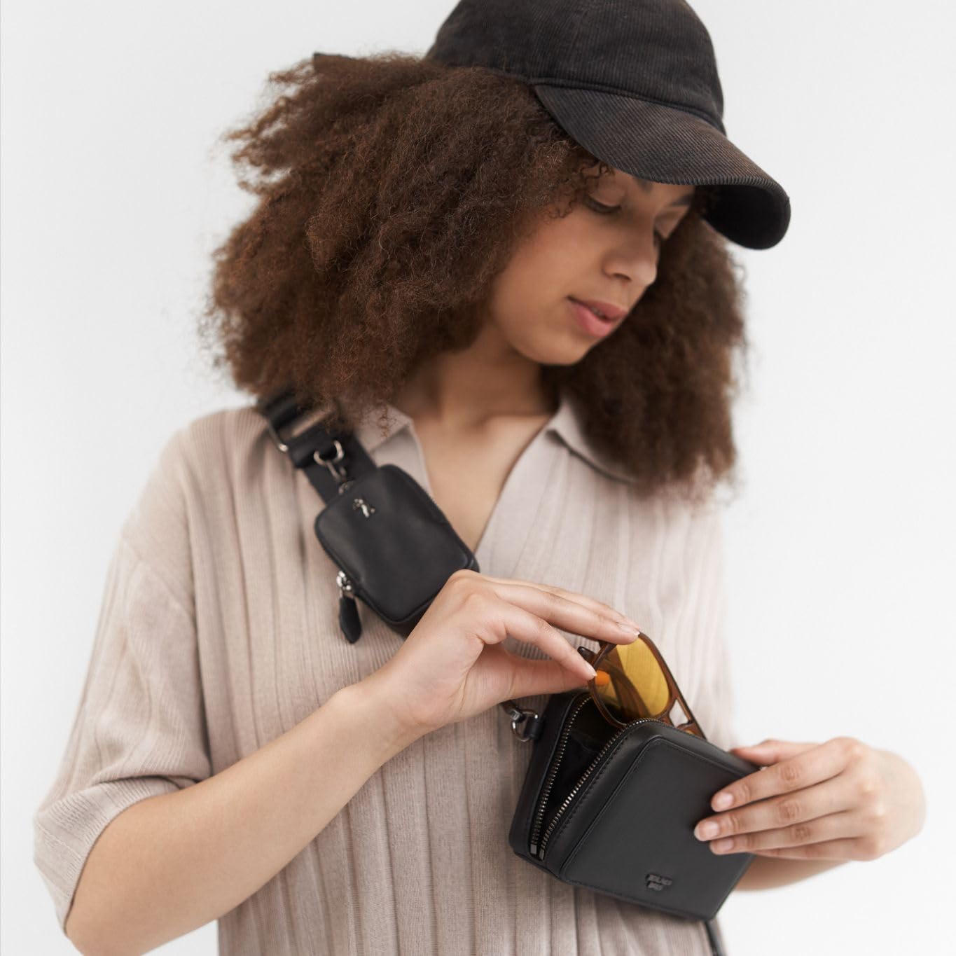 Berliner Bags Umhängetasche Seoul Go to Pocket Premium - Schwarz