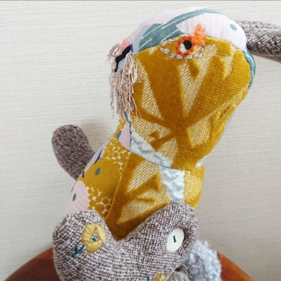 人気カラー ミナペルホネン ナタリーレテ ウサギのPOMPON ナタリーレテ