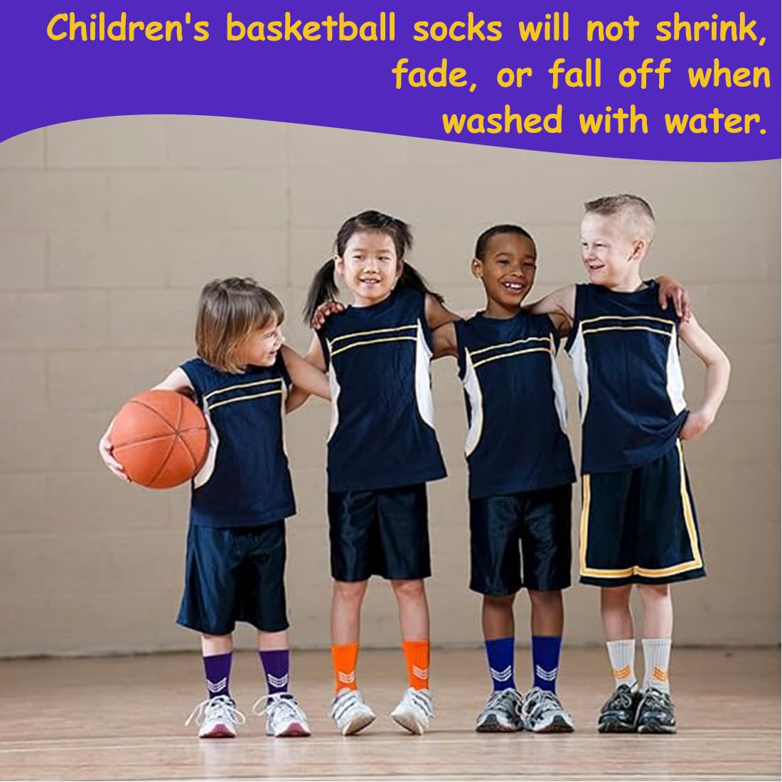 4 paia di calzini sportivi da basket in puro cotone per bambini, calzini fitness a tubo medio, calzini alla moda per il tempo libero all'aperto morbidi e traspiranti