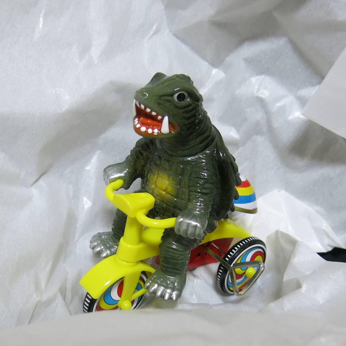 M1号 ガメラ生誕60周年 ガメラ 三輪車 ゴールド 雪の結晶ペンダント