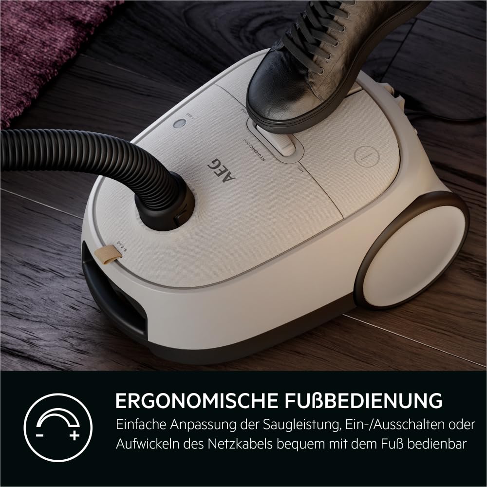 AEG AB61H6SW Staubsauger mit Beutel/hohe Saugleistung auf Allen Böden/inkl. Zusatzdüsen / 50% Recyclingkunststoff/ideal für Asthmatiker, Allergiker, Haustierbesitzer / 12 m Kabel / 850 W/weiß