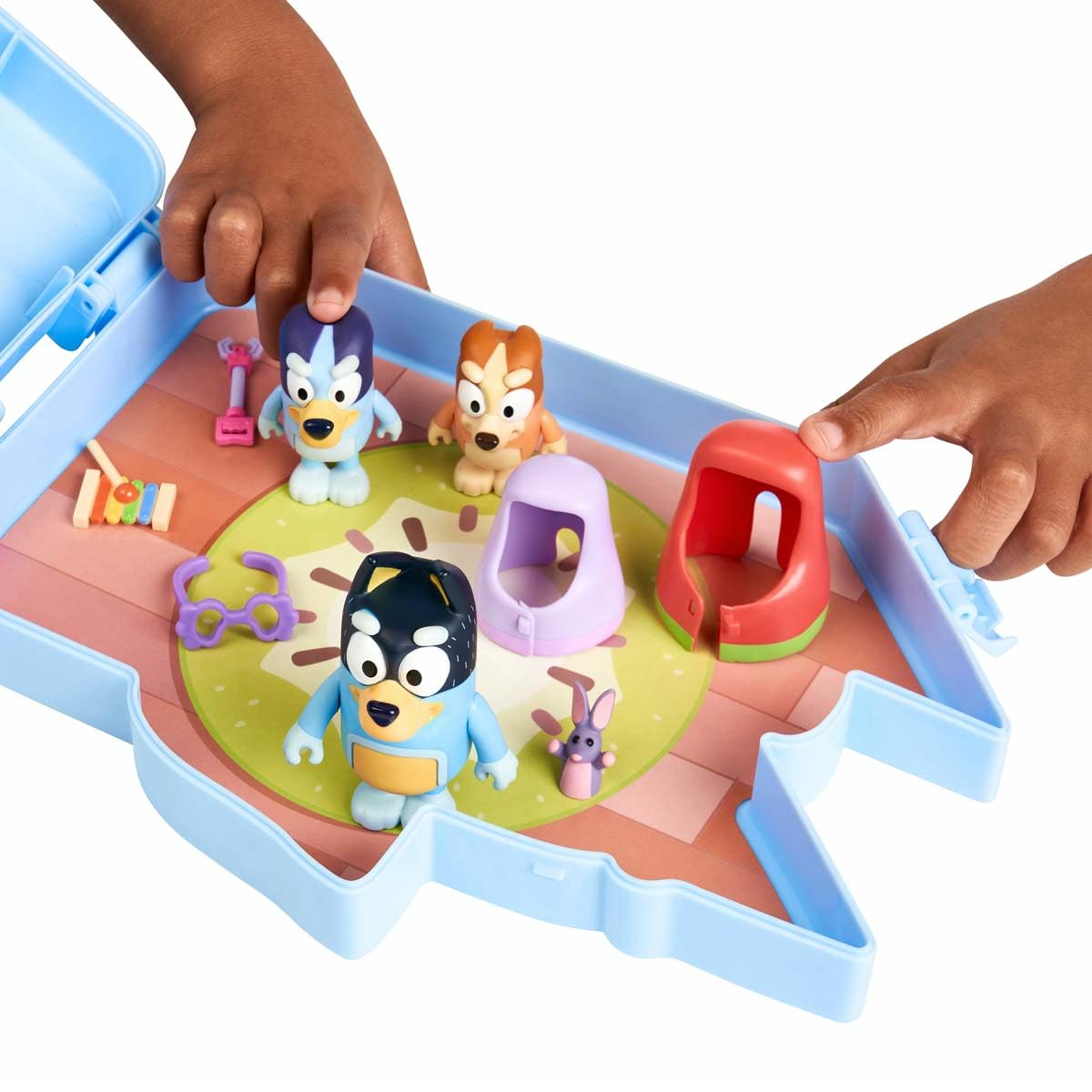 アメリカ限定bluey コレクターケースドールセット 8体セット Amazon.com: Bluey Play and Go Playset Deluxe Collector Case and