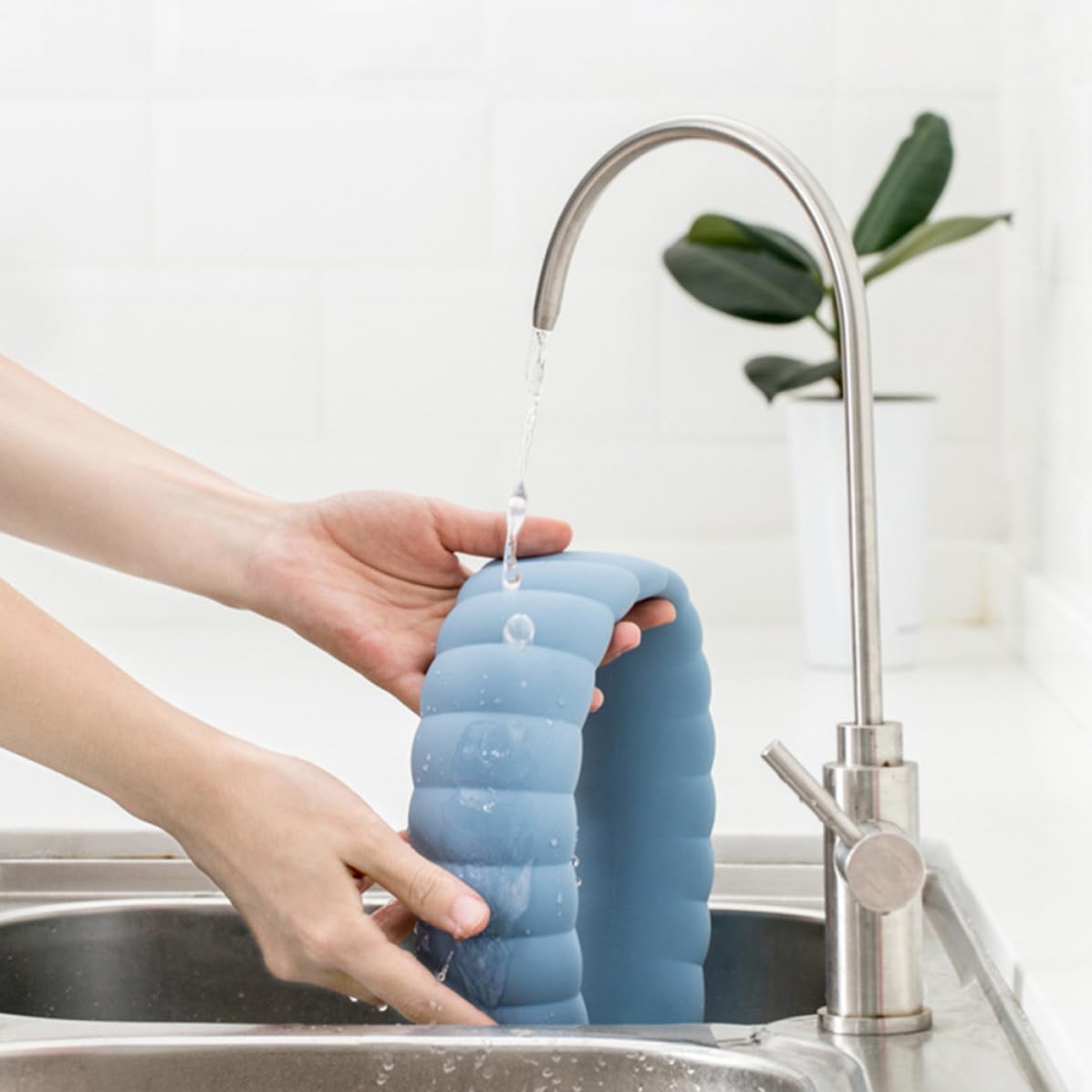 Hemobllo Bolsa de Agua Caliente para Cuello en Forma, Rellenable y Lavable, Silicona y Tejido de Punto, Adecuado para Uso en Casa y Viajes en Invierno Color Aleatorio