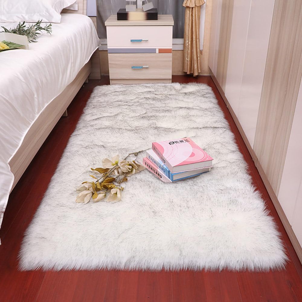 Tapis de sol salon blanc et poilu pour créer un coin cocooning doux
