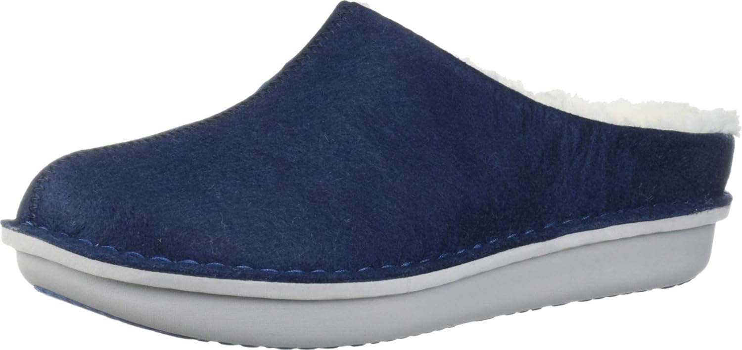 clarks women's step flow clog