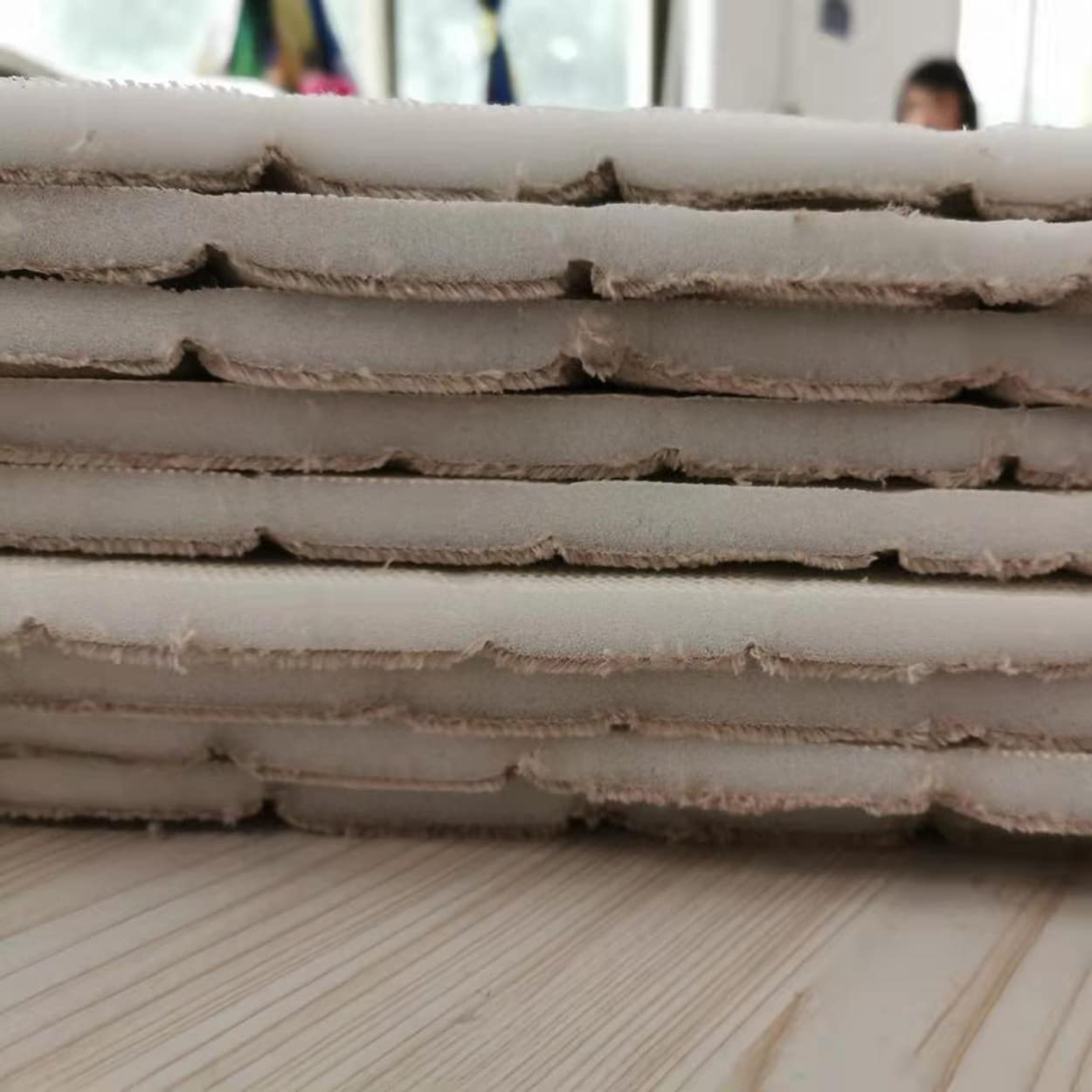 Un juego de baño de 1 pieza con relieve de piedra, 3 alfombrillas de baño suaves y cómodas que incluyen cubierta para tapa de inodoro, alfombras antideslizantes absorbentes (blanco)