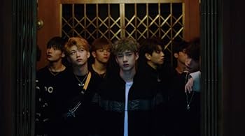 スキズハンI AM YOU ランダムフォトカード パープルフレーム 71LfQhoDaWL.jpg