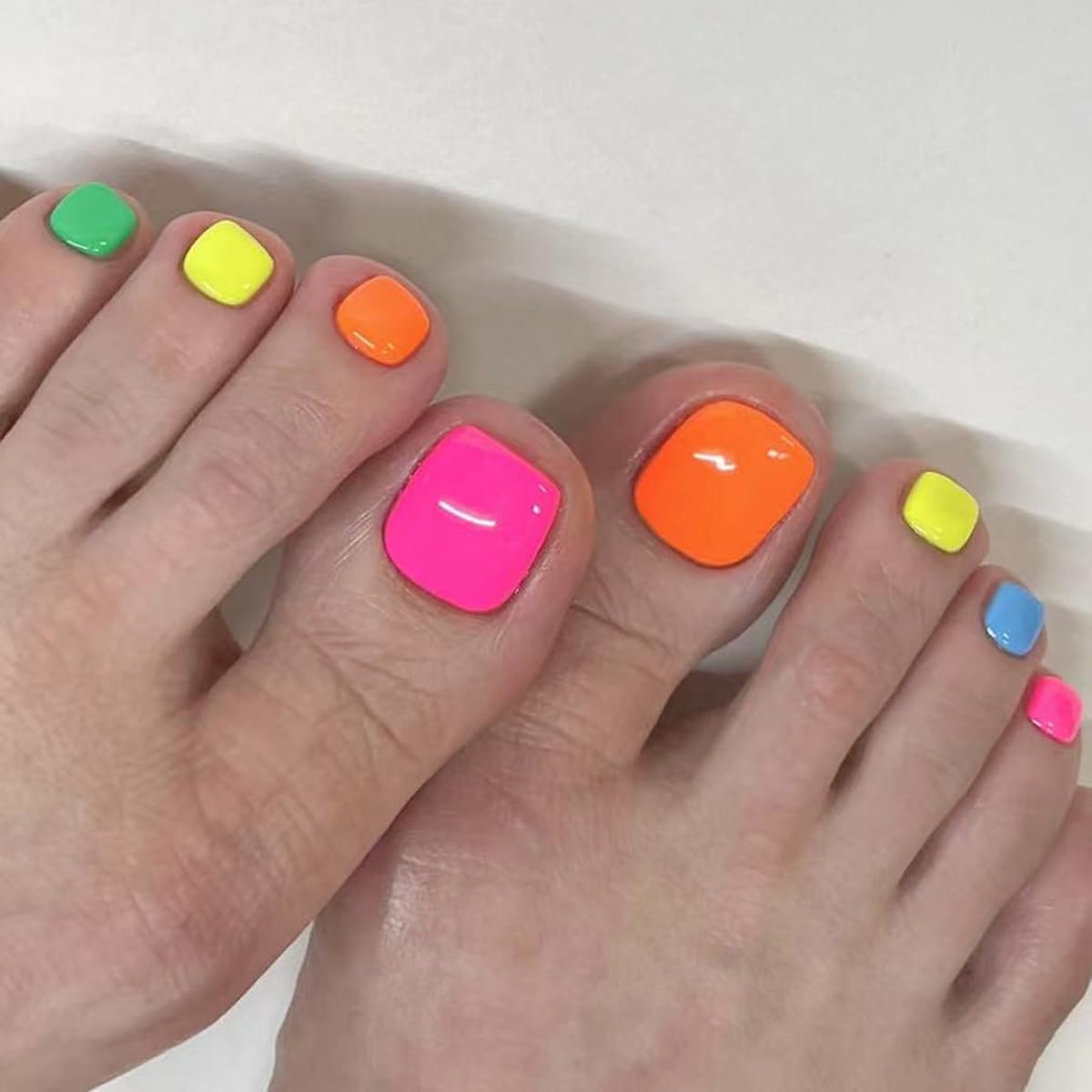 Summer Toe Press on Nails Rainbow Color Fake Toenails Acrylic Press on Toenails Short Square Glossy Full Covers Summer Glue on Toenails Stick on Nails