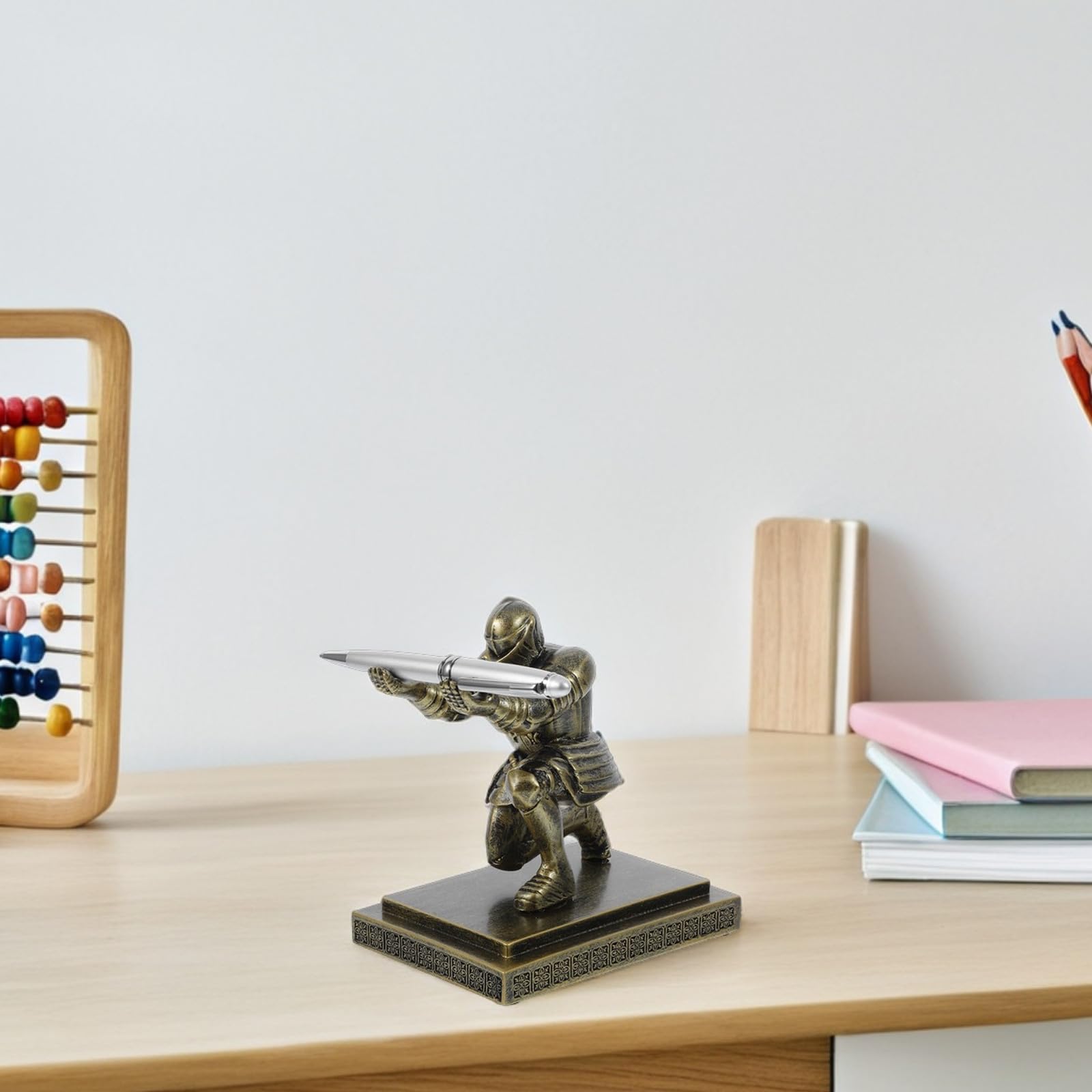Gatuida Porte-stylo Original Forme De Chevalier Présentoir à Stylos Avec Base Lourde Pour Pinceaux De Maquillage Et Accessoires De Bureau