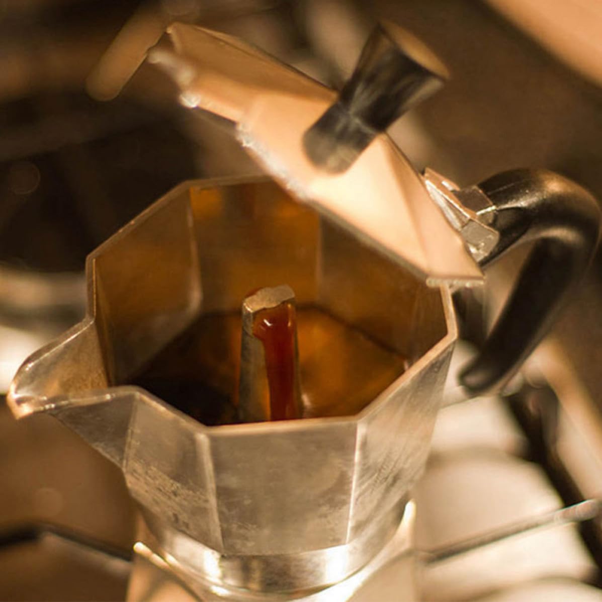 Caffettiera Moka in Alluminio Esagonale 600ml 12 Tazze | Finitura Argento, Stile Europeo, Pulizia Semplice, Pronta in 3-4 Minuti, per Uso Domestico