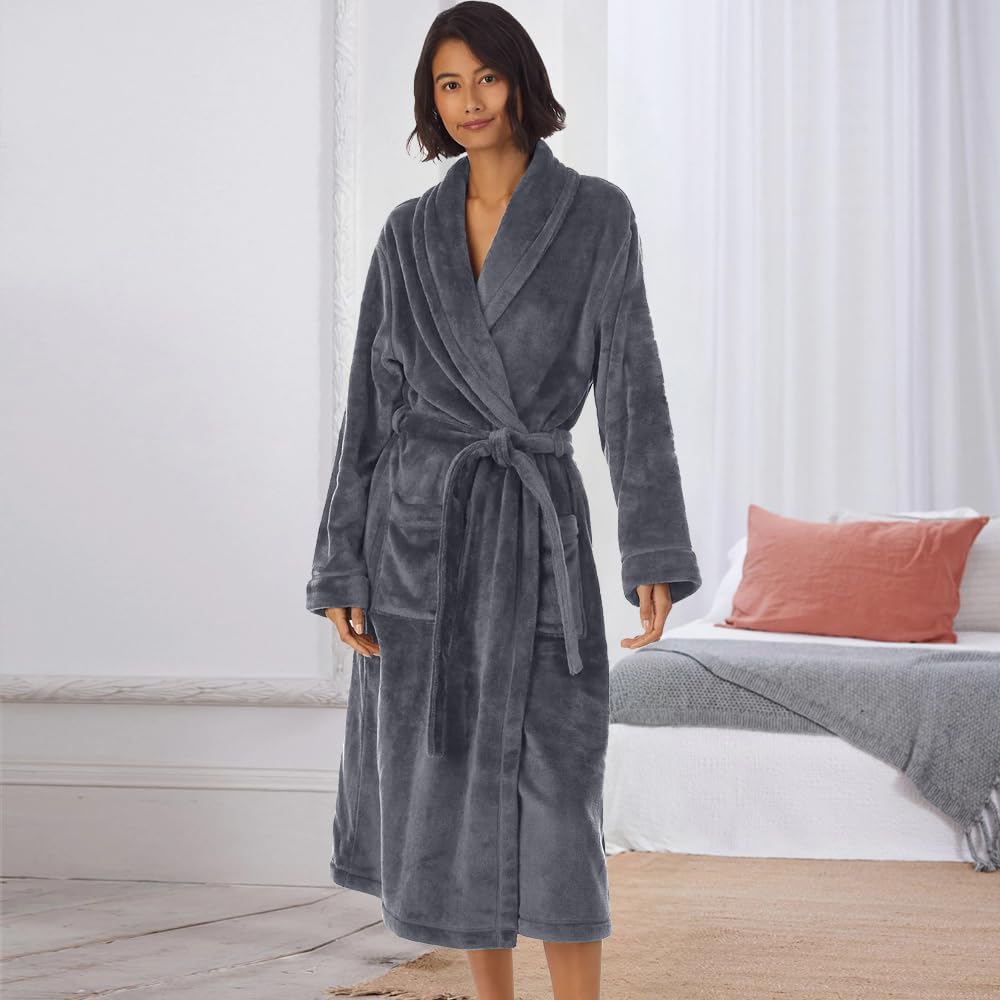 HOLOVE Women's Warm Hooded Fleece Bathrobe Cozy Long Spa Robes for Ladies - Image 5