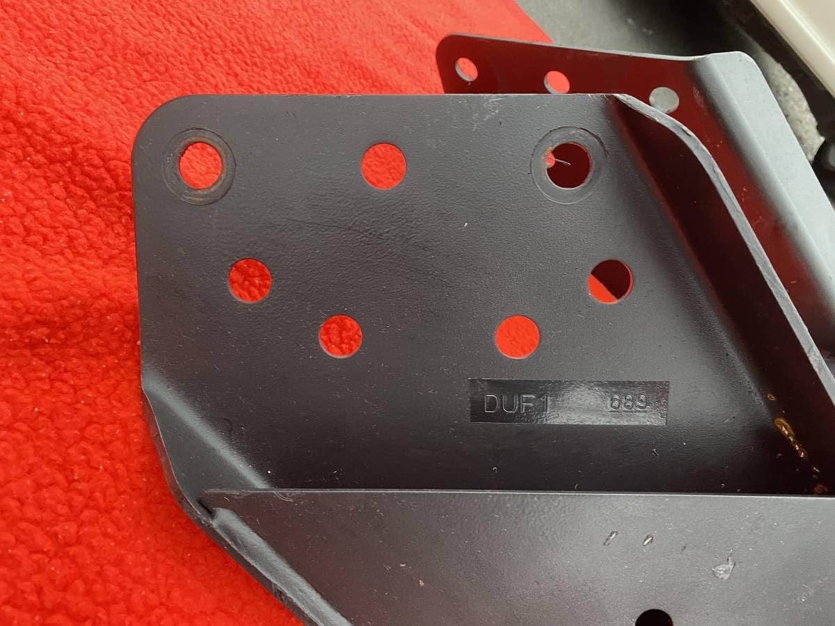 ラスト1点！美品！トラック 大型低床用 リヤステップバンパー 新車取り外し分 ラスト1点！美品！トラック 大型低床用 リヤステップバンパー