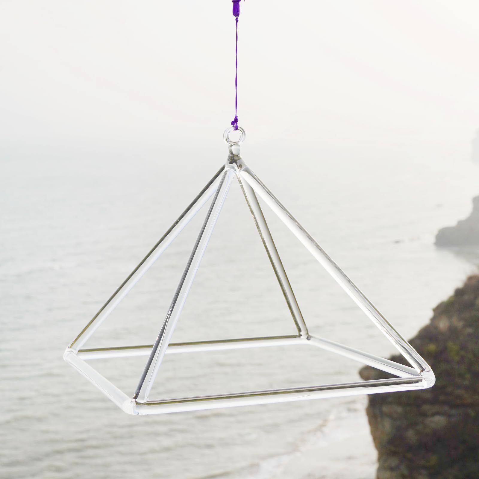 Hye-eun Clear Crystal Singing Piramide in cristallo trasparente, 10 pollici, in quarzo trasparente, con asta sonora di cristallo e corda viola, per terapia acustica, meditazione e lavoro energetico