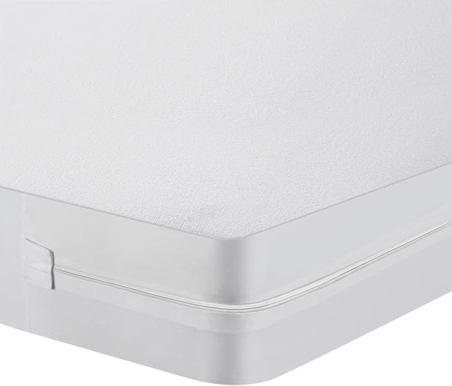 Amazon Brand Umi Waterproof Anti Bed bug Mattress Protector, Mattress Encasement Cover With Zipper, Breathable Hyporallergenic Cotton Terry - UK Double (135x190cm-up to 20cm