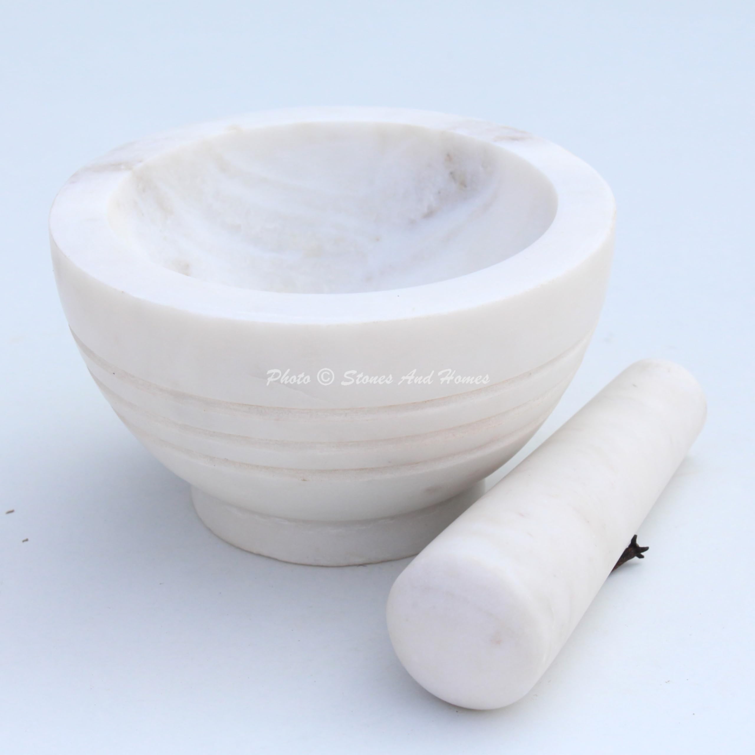 Juego de mortero y mortero blanco indio de piedra molcajete de mármol para el hogar y la cocina, 5 pulgadas, piedra redonda pulida y robusta molcajete especias – (13 x 8 cm)