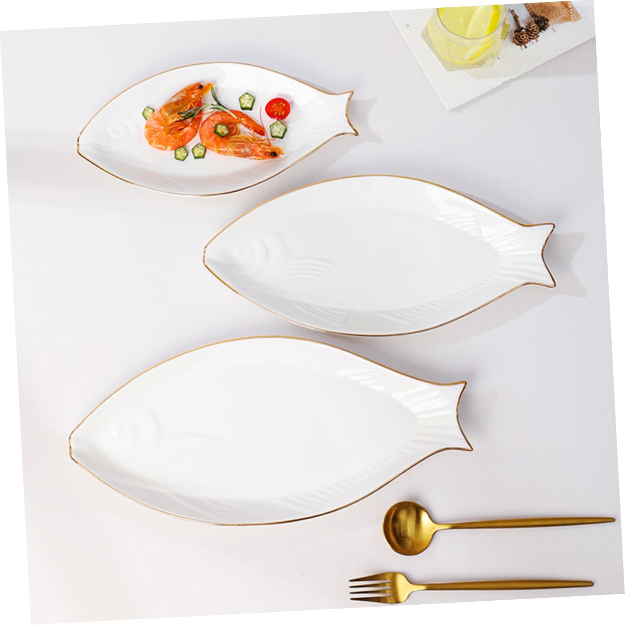 BESTonZON Piatto Ceramica Forma Pesce Decorativo Con Dorato Vassoio Portata Antipasti e Snack Per Sushi Frutta e Pesce Lavabile in Lavastoviglie Design Creativo e Superficie Liscia