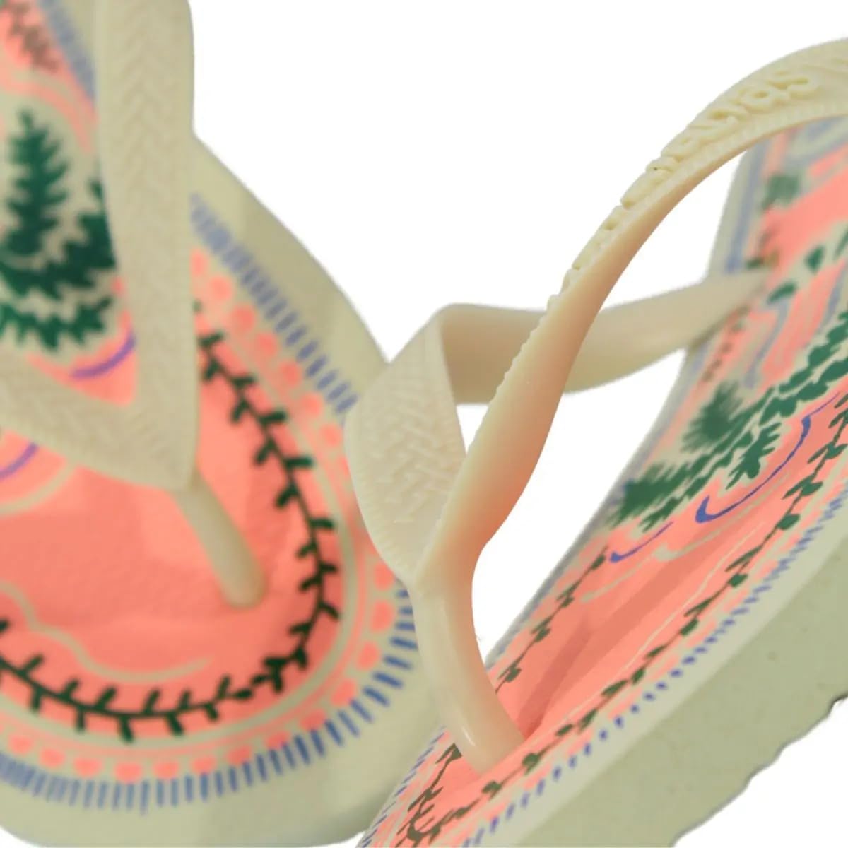 Chinelo Havaianas Top Summer Vibes Cor-Buttercream Tamanho – 37-38 em promoção! Veja a oferta e mais achadinhos de Chinelos & Pantufas 3 Hoje é o melhor dia para comprar Chinelo Havaianas Top Summer Vibes Cor-Buttercream Tamanho – 37-38 com aquele preço maroto! Promoção! Aproveite a oferta! 3