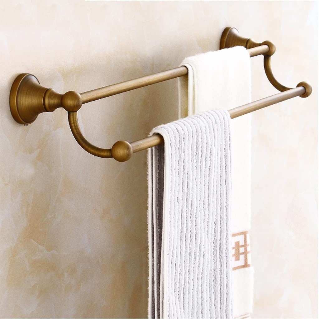 Porte-serviettes antique en cuivre pour recréer l'ambiance chaleureuse d'un spa rétro