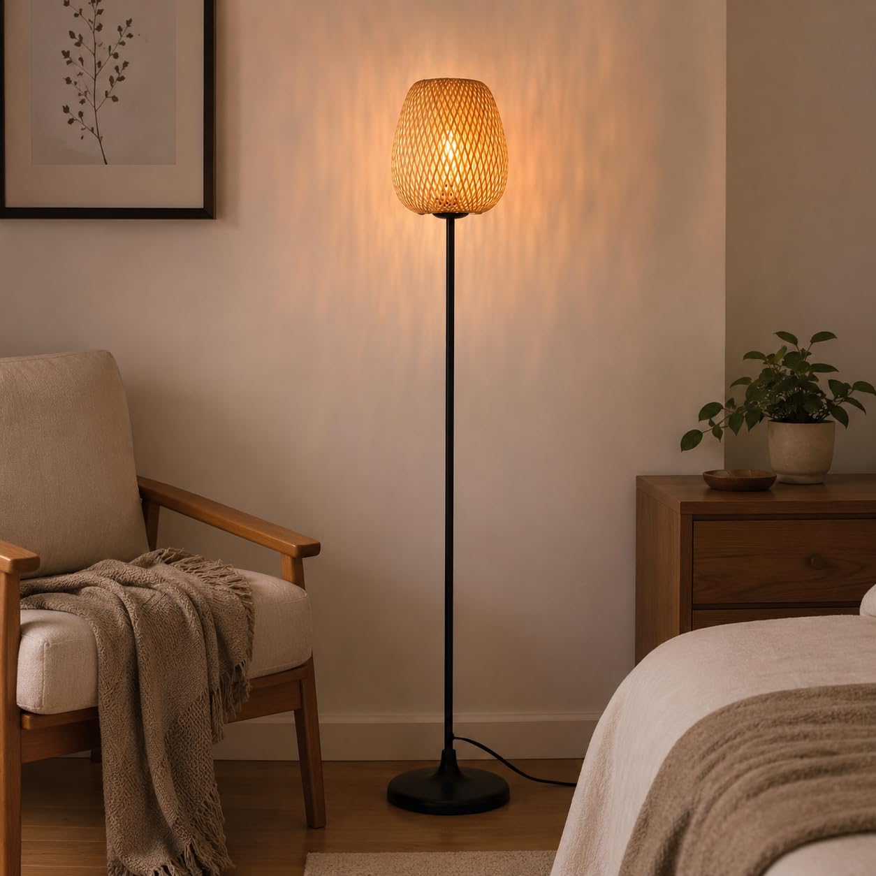Alpinaluz Stehlampe E27 Naturschirm Weide Bambus Schwarzer Fuß | Handgeflochtener Schirm und schwarzer Metallfuß, nordischer Boho-Stil für Wohnzimmer, Schlafzimmer, Sofa und Leseecke