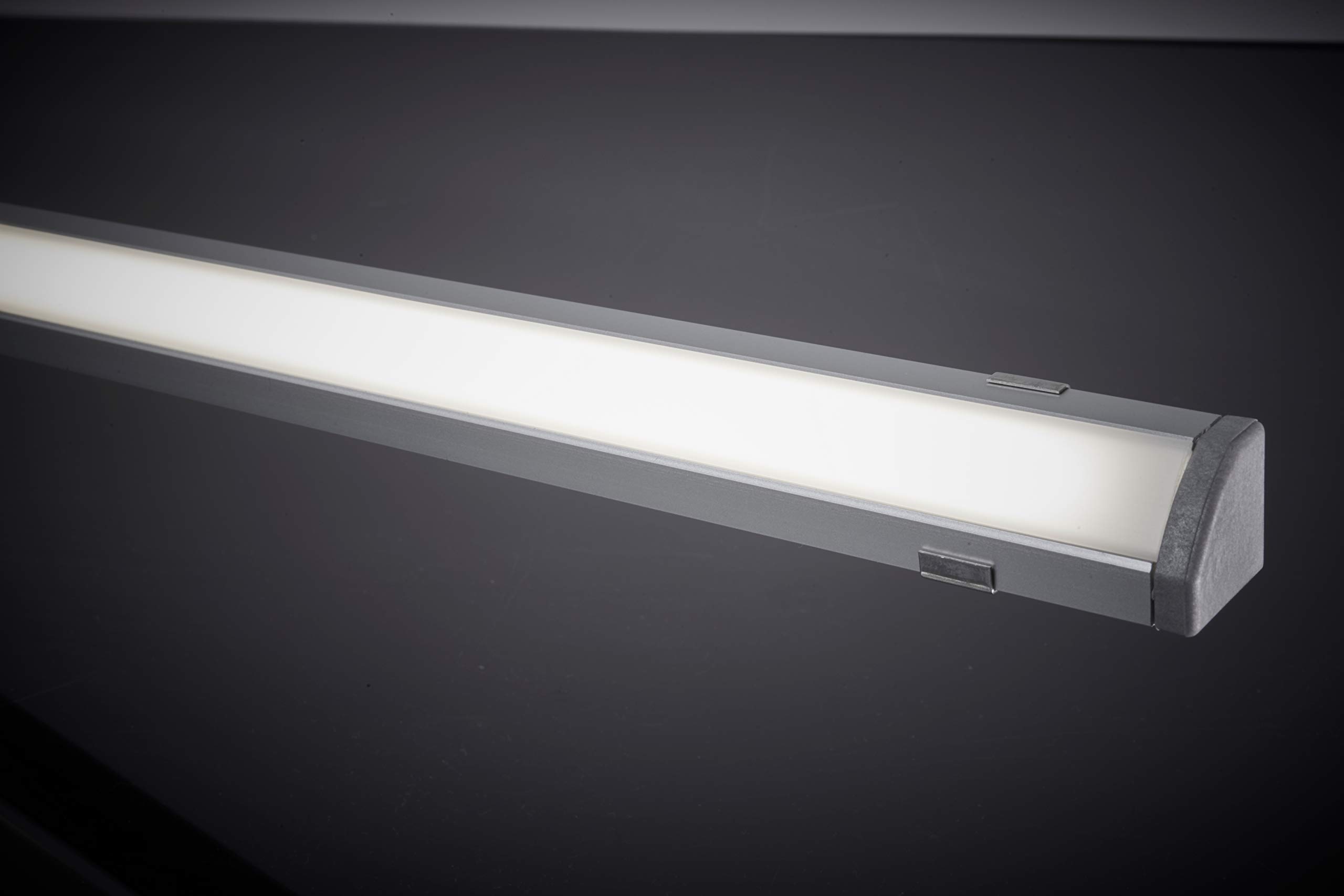ERSA T01 - Lampada LED sottopensile ad angolo 562mm per interno casa. In alluminio in finitura anodizzata. Accensione/Spegnimento touch. Luce naturale (4100° K). Driver 10W incluso