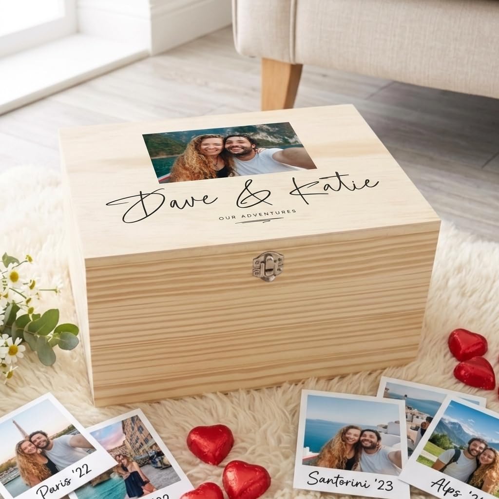 Caja de recuerdos personalizada con nombres de parejas, caja de recuerdos de madera de pino con bisagras y cierre, regalo de San Valentín, aniversario, boda, 30 x 22,9 x 18 cm