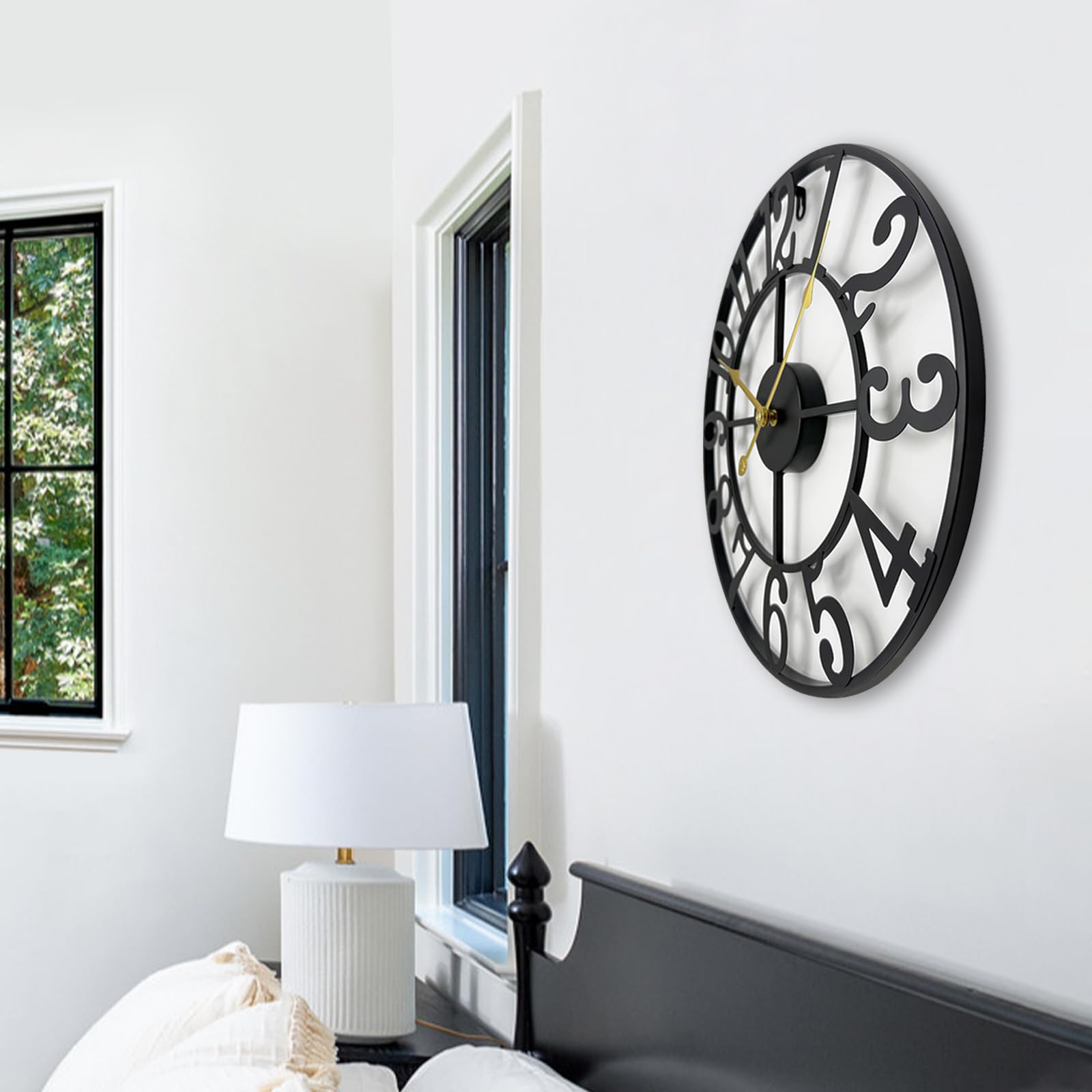 Grande horloge murale d'extérieur silencieuse sans tic-tac à piles, horloge murale moderne en métal noir pour terrasse, porche, piscine, ferme, cuisine, chambre à coucher, salon 40,6 cm