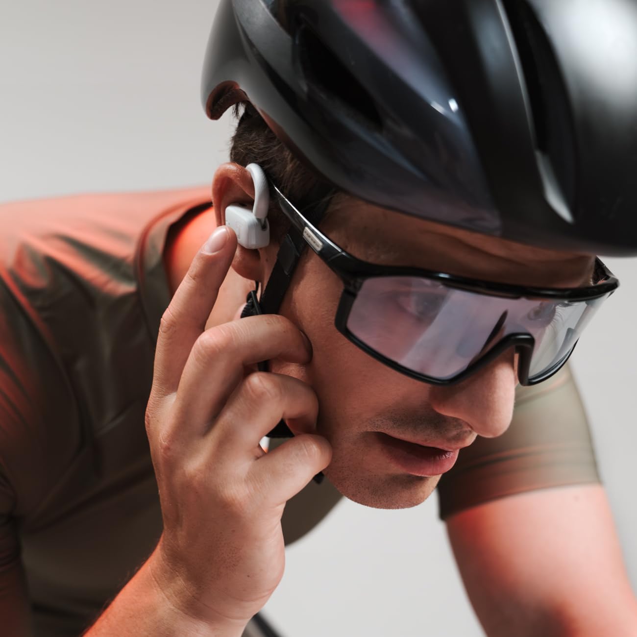 Teufel AIRY Open TWS Kabellose Bluetooth Open Ear Kopfhörer, True Wireless | True Wireless Ohrhörer mit Mikrofon, IPX4 wasserdicht, bis 20 Stunden Akkulaufzeit, Intuitive Touch Steuerung -Night Black