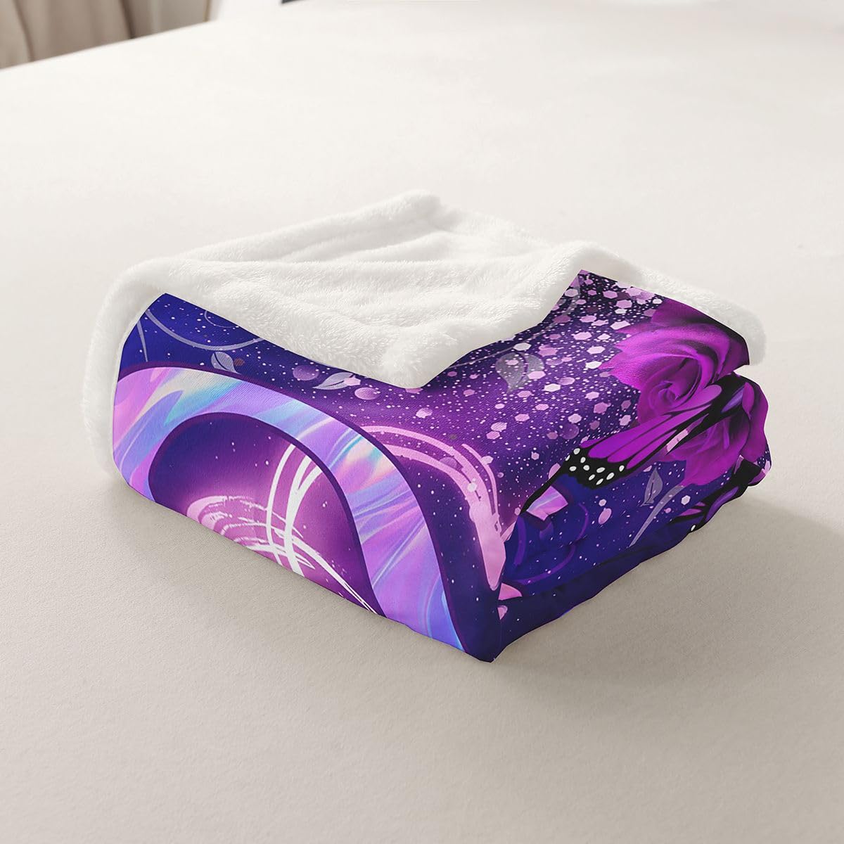 Homewish Początkowa litera Q koc polarowy Twin 152 cm x 203 cm fioletowy niebieski róża motyl szerpa koc romantyczny kwiat motyle puszysty pluszowy narzuta - spersonalizowany monogram dekoracja na