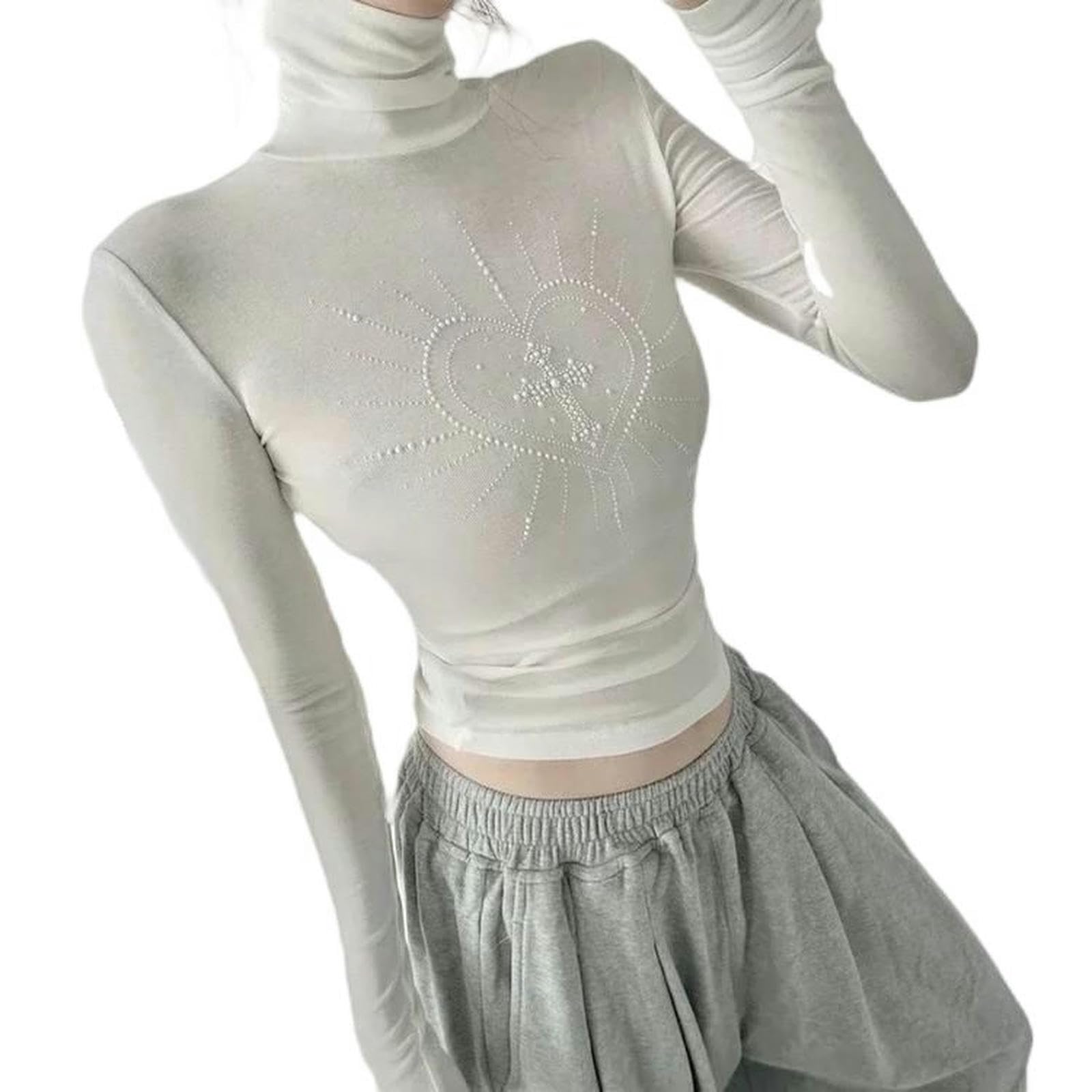 Camiseta blanca de manga larga para mujer: estilo informal y cuello alto para tus días de verano