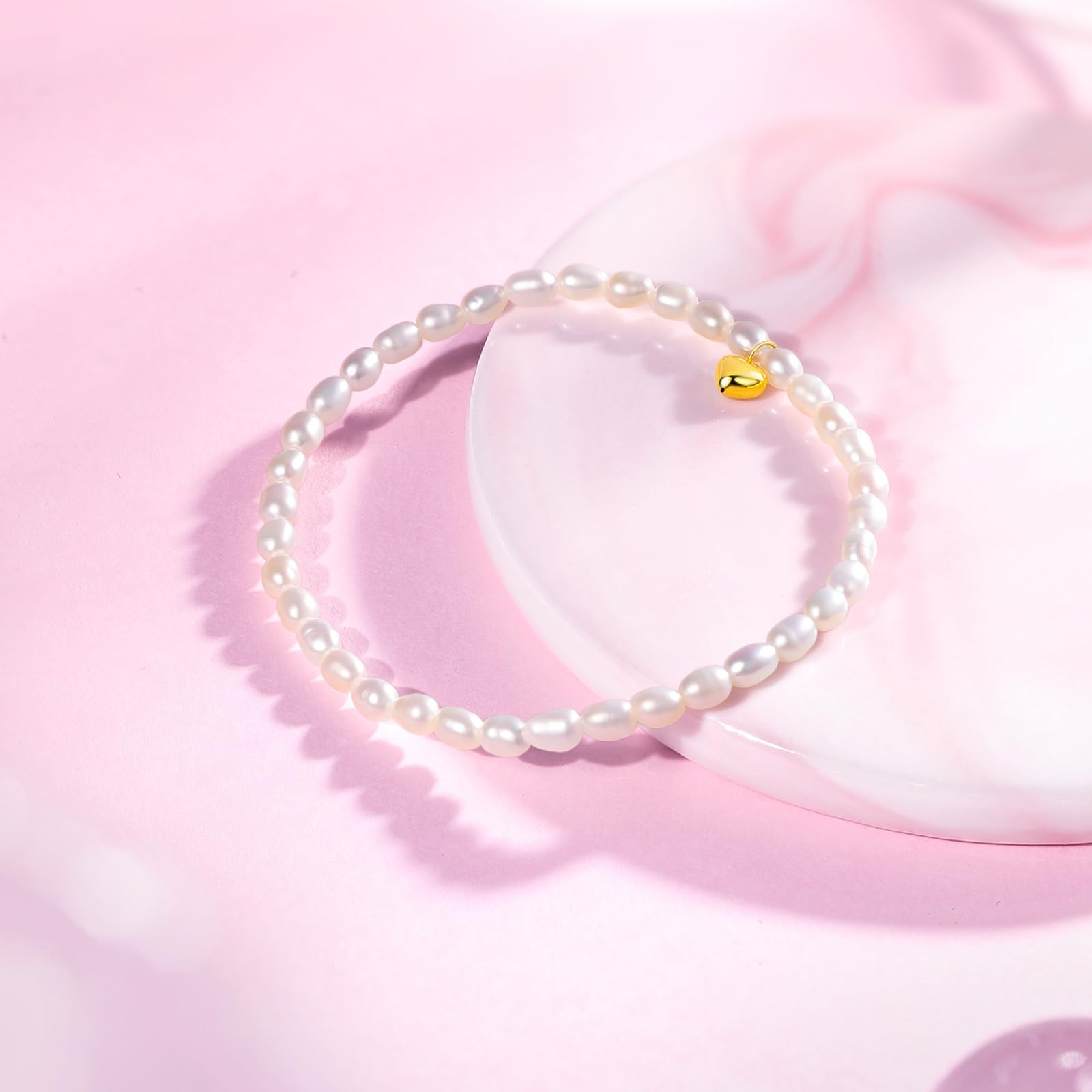ZHOU LIU FU 18K Gold Süßwasserperle Stretch-Armband 750er Gelbgold Herz Charm Weiße Perlen Beaded Armbänder Schmuck für Damen Mutter Braut Geschenke Hochzeit Geburtstag Jahrestag 17cm
