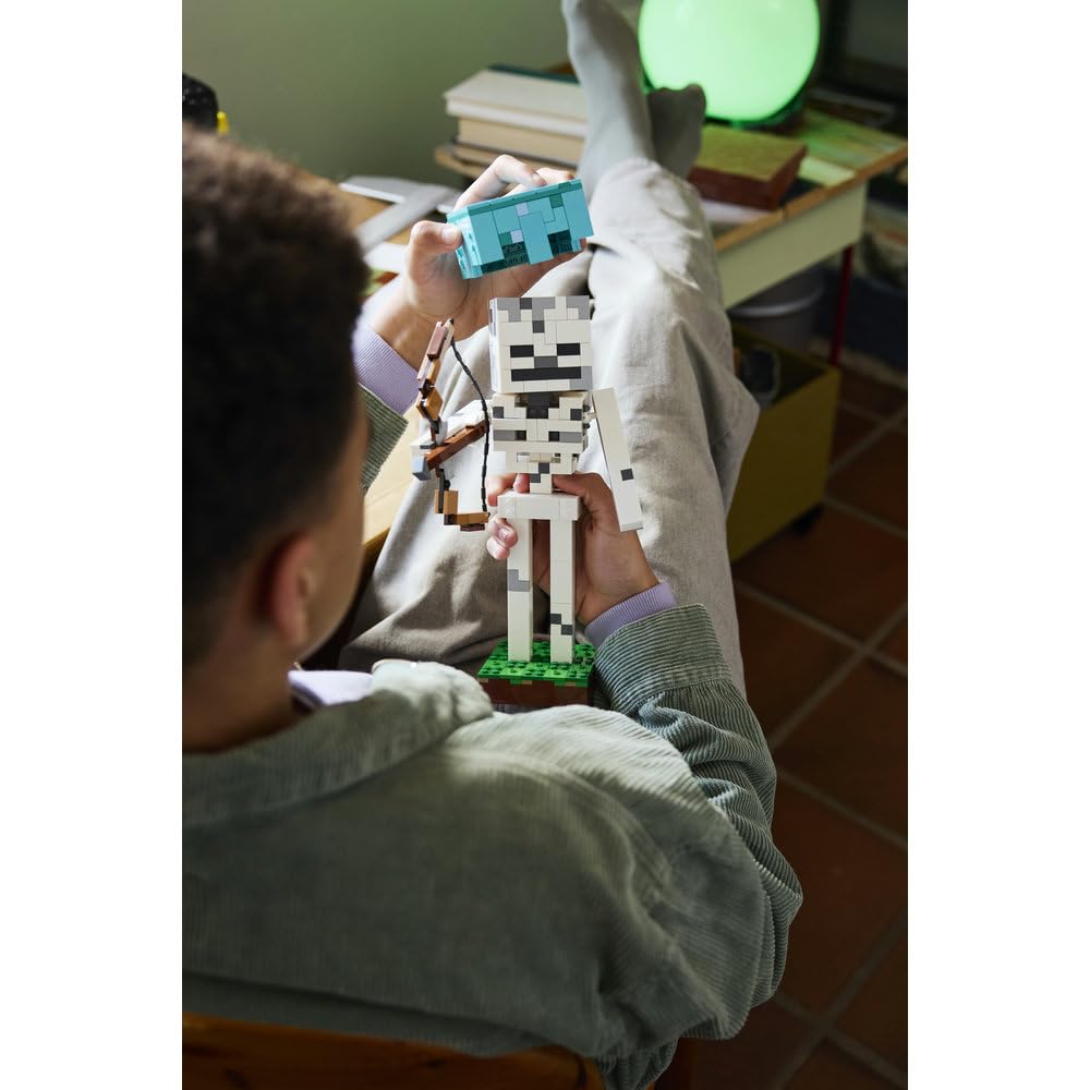 LEGO Minecraft Szkielet, zabawka konstrukcyjna dla 10-latka, figurka z gry, gamingowa dekoracja do pokoju dziecka, klocki dla chłopca i dziewczynki, pomysł na prezent dla gracza 21594