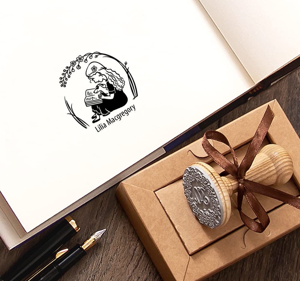 Ragazza e Cane Ex libris Timbro Personalizzato, Migliori Amici Lettura Estiva Sotto i Fiori, Legno Rotondo 40mm, Scatole Regalo