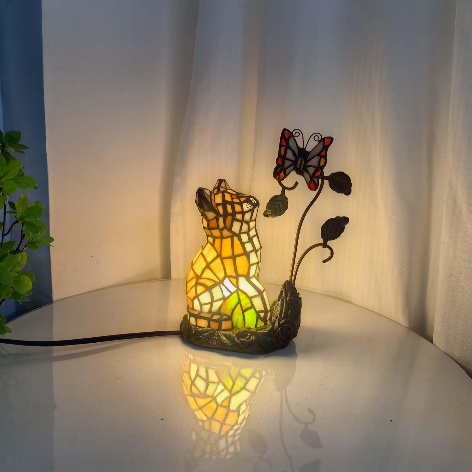 Bieye L10891 Tiffany-Style Stained Glass Cat Accent Table Lamp