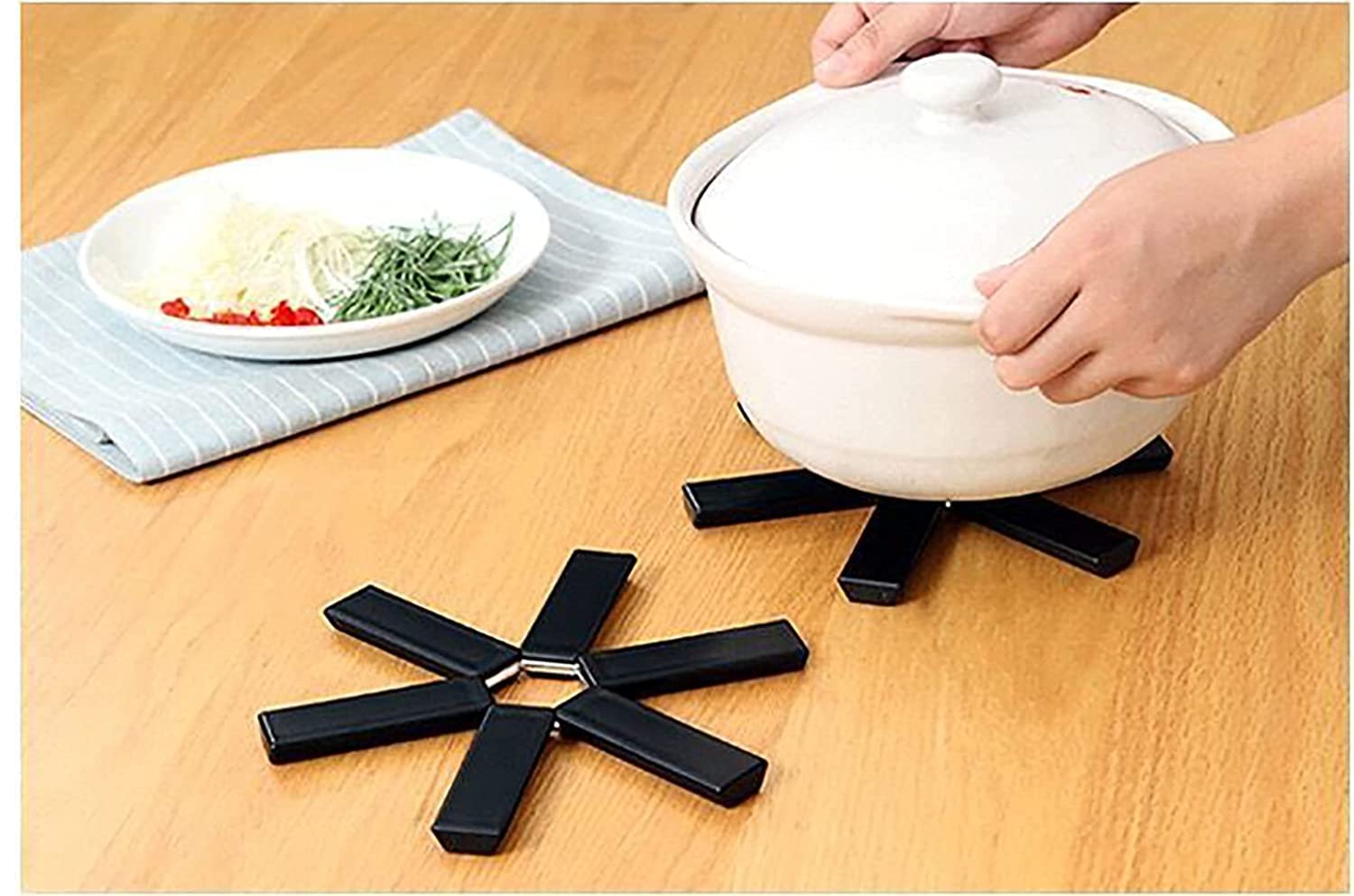HEDRIX ® 2Pieces Folding Silicone Heat Insulation Pad, Non Slip Heat Insulating Placemat Silicone Trivet Mats Hot Pot Holders Coaster and Pads Heat Resistant Pads (2 Pieces) 1