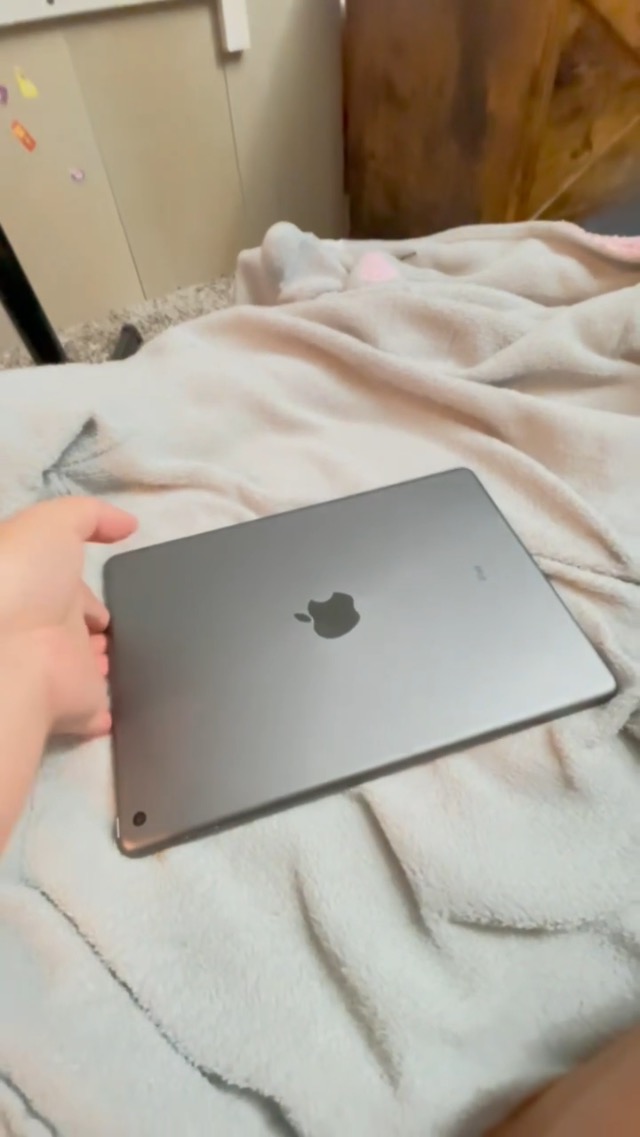 Watch 2020 Apple iPad ﹙10.2-inch, Wi-Fi, 32GB﹚ - Space Gray
