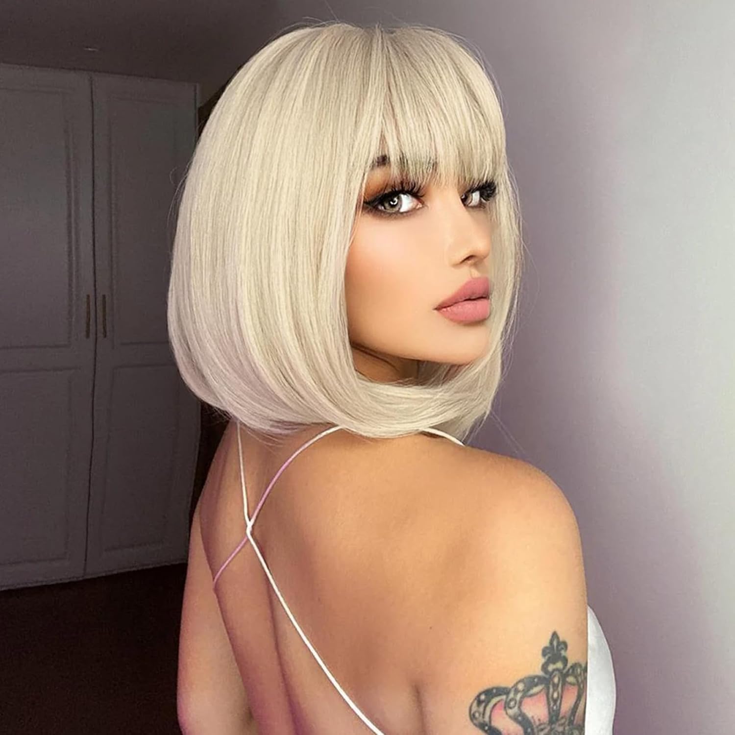 ColorfulPanda Bob Short Black Wigs for Women Fashion Silky Straight Synthetic Wig with Bangs Cosplay Party or Daily Use (Light blonde)
