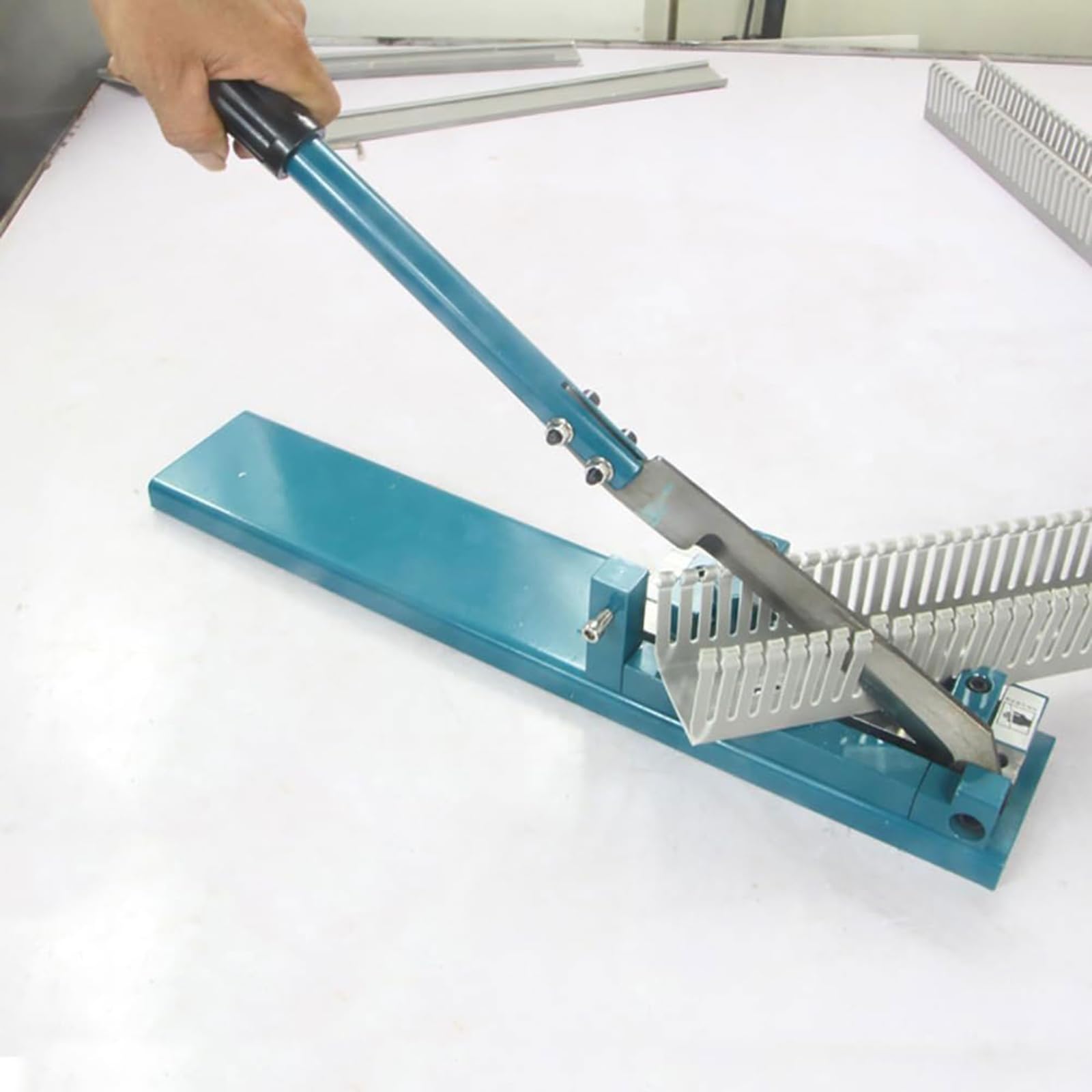 oiakus PVC Trunking Cutter, Plastic Wire Slot Cutting Machine with Adjustable 45° 90°, Precise Wiring Duct Cuts Scissor Tool, for PE Plastic Pipe Hose