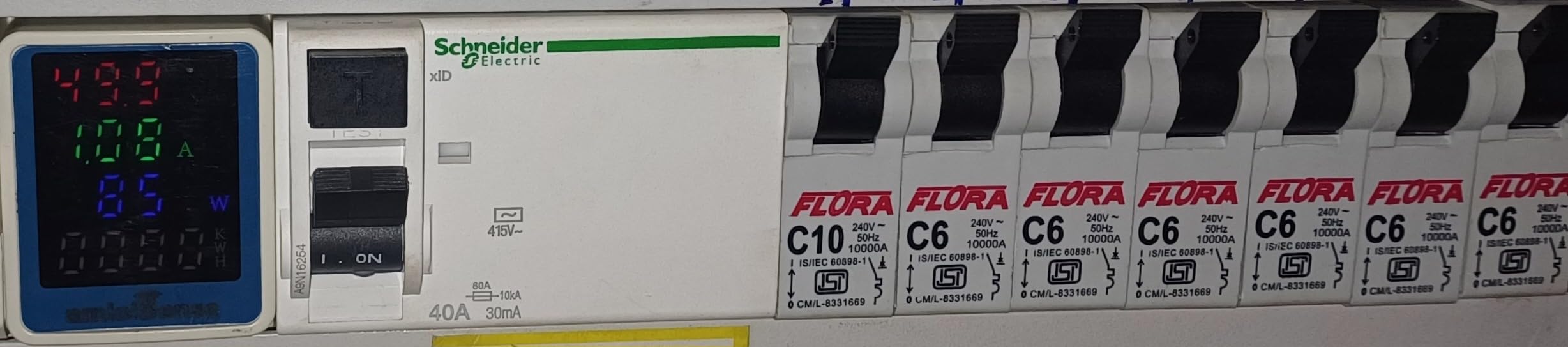 Schneider Electric polycarbonate Acti 9 Rccb, 40-A, 4-Pole, 30Ma (White ...